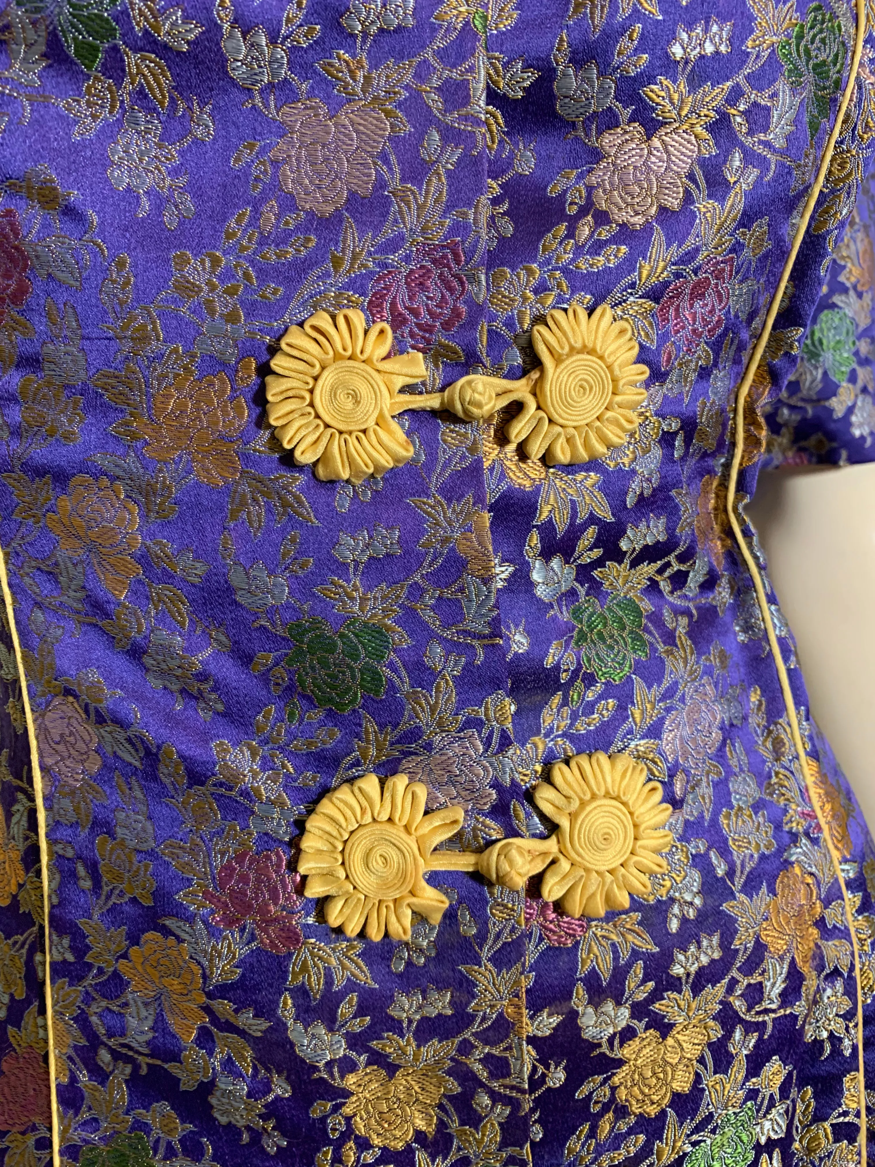 Asian Blue and Yellow Floral Embroidered Silk Puffed Sleeve Jacket circa 1930s