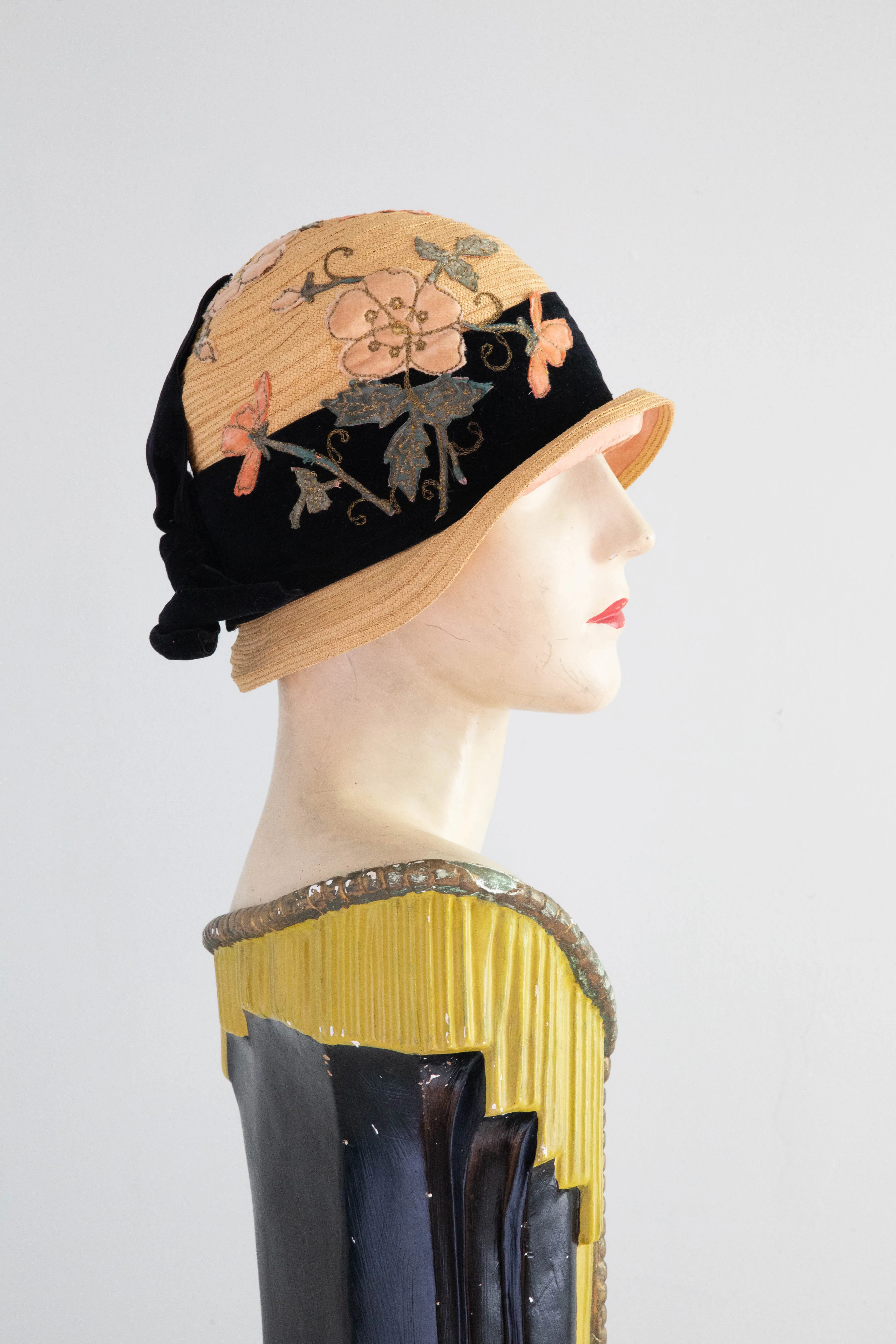 Beautiful 1920's Straw Cloche Hat With Velvet Floral Appliqués By Premier Importers