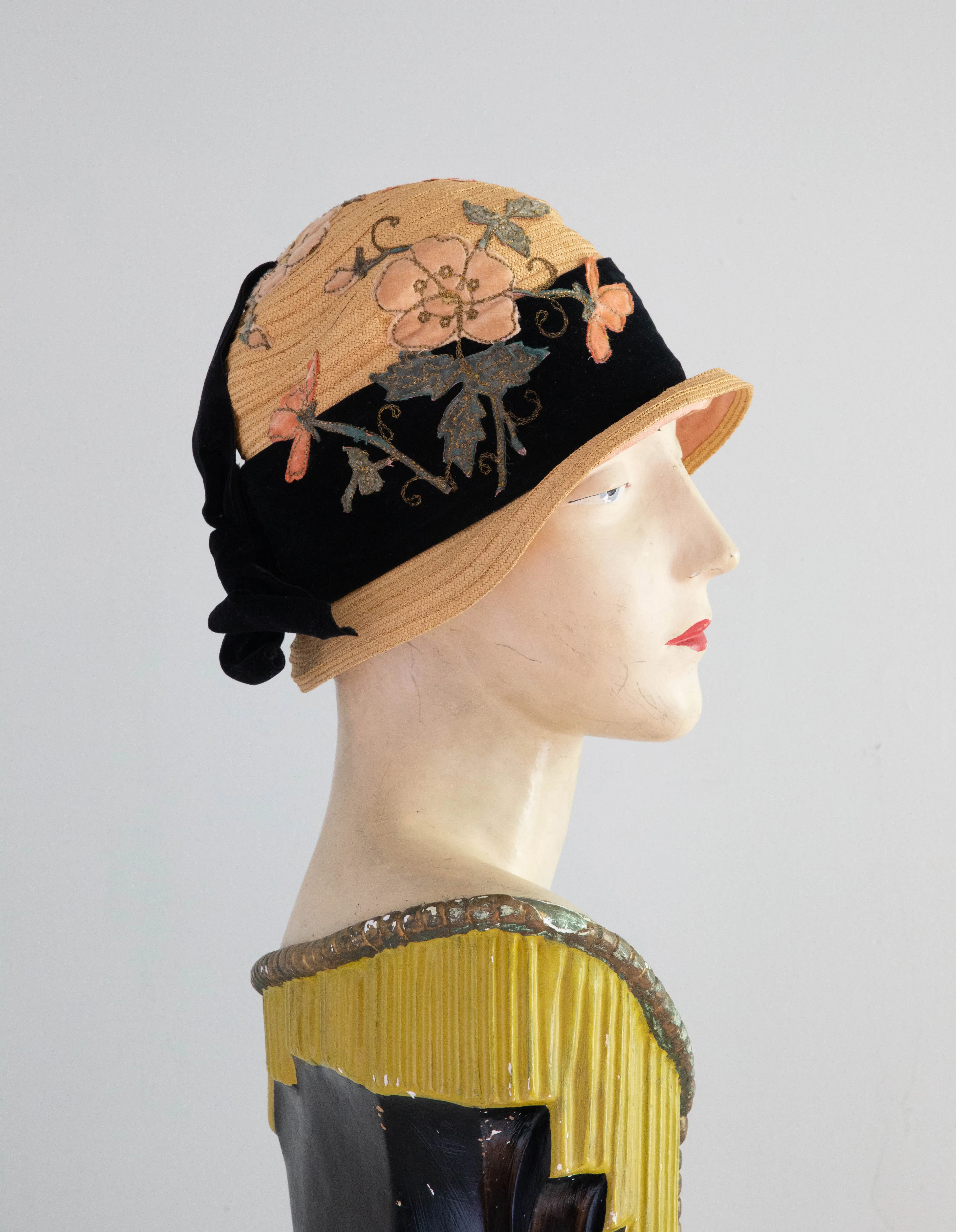 Beautiful 1920's Straw Cloche Hat With Velvet Floral Appliqués By Premier Importers