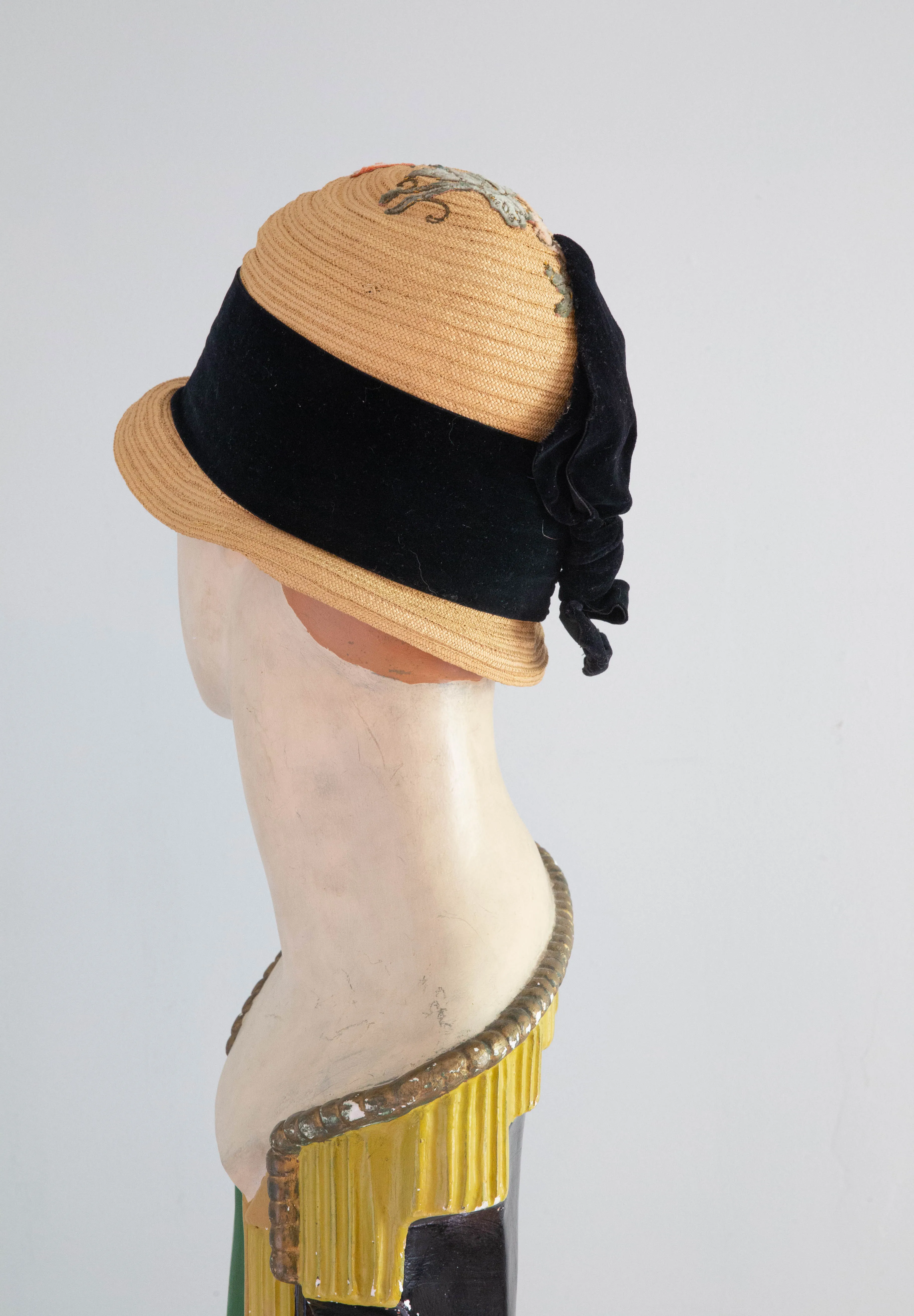 Beautiful 1920's Straw Cloche Hat With Velvet Floral Appliqués By Premier Importers