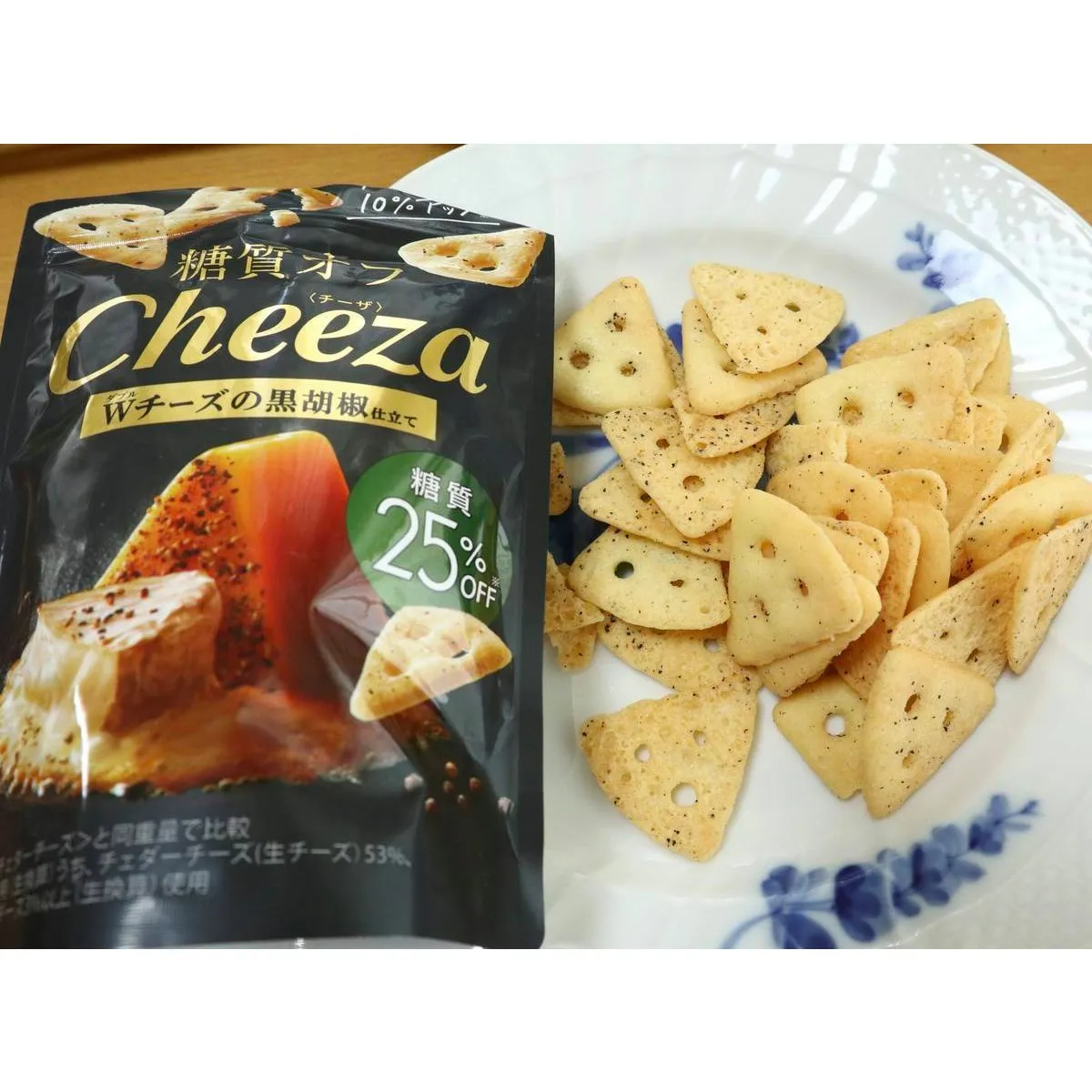 Glico Cheeza Low Carb Black Pepper Double Cheese Crackers 36g (Pack of 10)