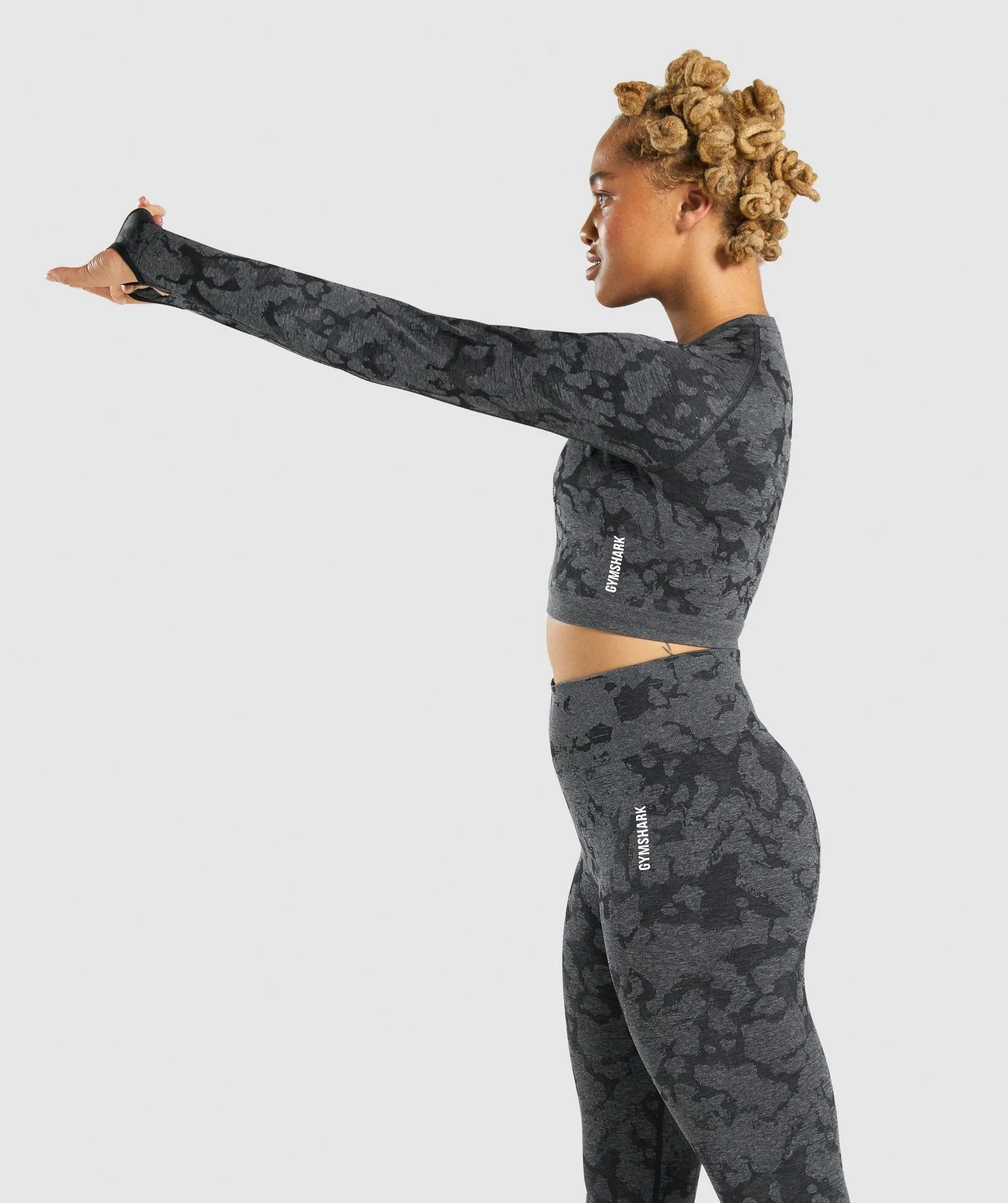 Gymshark Adapt Camo Seamless Long Sleeve Crop Top - Black