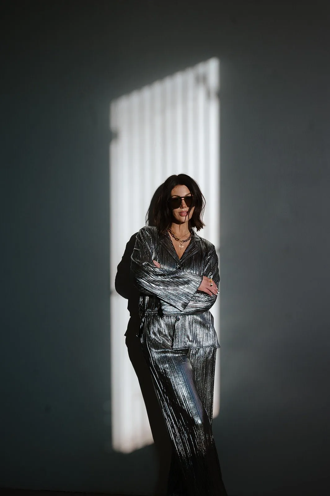 Long Sleeve Metallic Plissé Set in Gunmetal