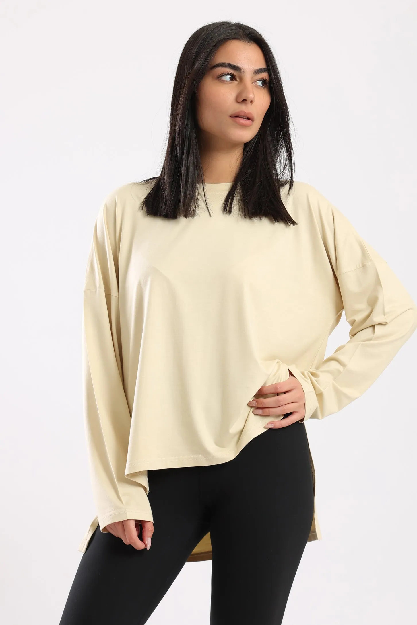 RELAXED FIT SIDE SLIT TOP - BEIGE